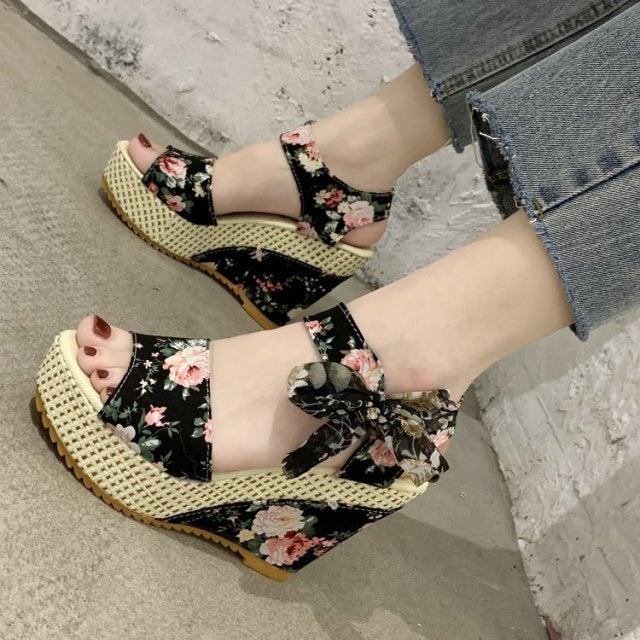 Hot Lace plataform sandals 2021